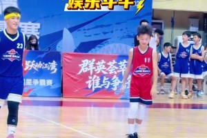 网红小菜鸡vs小肌肉哥！他们俩1v1单挑谁能赢？